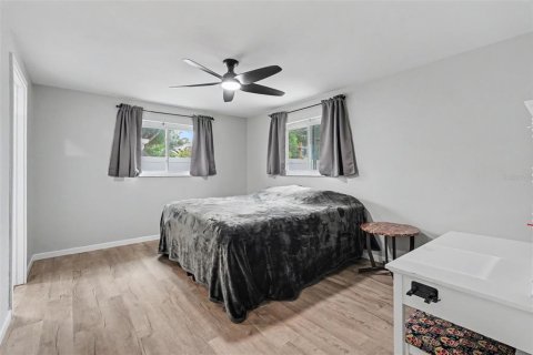House in Clearwater, Florida 3 bedrooms, 153.01 sq.m. № 2203152 - photo 28