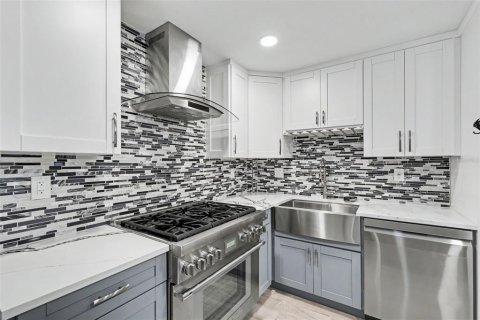 House in Clearwater, Florida 3 bedrooms, 153.01 sq.m. № 2203152 - photo 12
