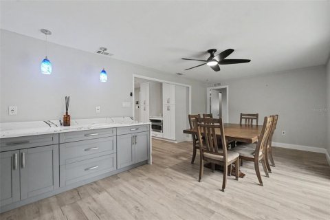 House in Clearwater, Florida 3 bedrooms, 153.01 sq.m. № 2203152 - photo 19