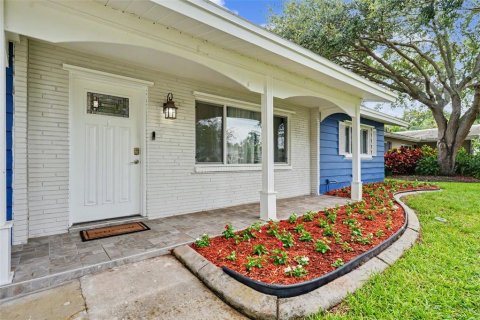 House in Clearwater, Florida 3 bedrooms, 153.01 sq.m. № 2203152 - photo 4