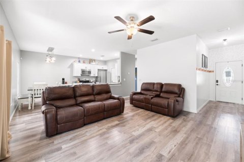 Casa en venta en Dade City, Florida, 5 dormitorios, 191.29 m2 № 1906380 - foto 15