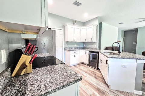 Casa en venta en Dade City, Florida, 5 dormitorios, 191.29 m2 № 1906380 - foto 8