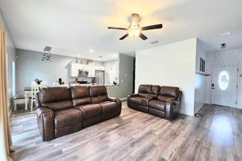 Casa en venta en Dade City, Florida, 5 dormitorios, 191.29 m2 № 1906380 - foto 19
