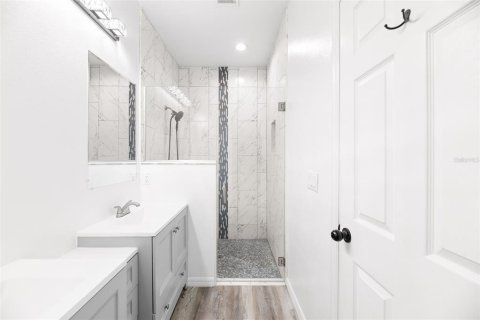 Casa en venta en Dade City, Florida, 5 dormitorios, 191.29 m2 № 1906380 - foto 28