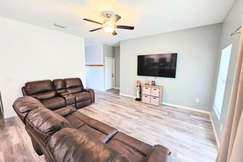 Casa en venta en Dade City, Florida, 5 dormitorios, 191.29 m2 № 1906380 - foto 17