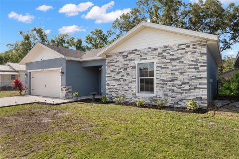 Casa en venta en Dade City, Florida, 5 dormitorios, 191.29 m2 № 1906380 - foto 2