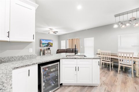 Casa en venta en Dade City, Florida, 5 dormitorios, 191.29 m2 № 1906380 - foto 7