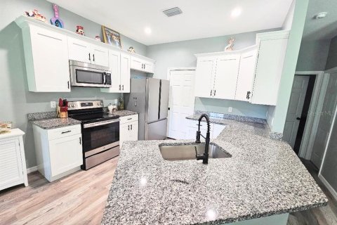 Casa en venta en Dade City, Florida, 5 dormitorios, 191.29 m2 № 1906380 - foto 4