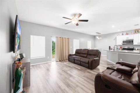 Casa en venta en Dade City, Florida, 5 dormitorios, 191.29 m2 № 1906380 - foto 16
