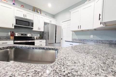 Casa en venta en Dade City, Florida, 5 dormitorios, 191.29 m2 № 1906380 - foto 11