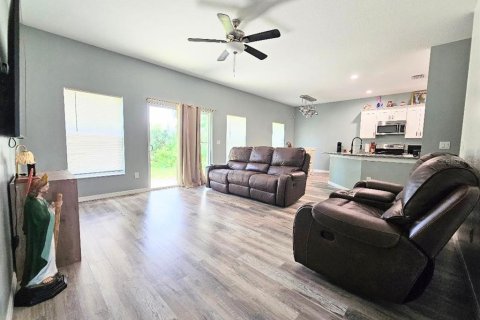 Casa en venta en Dade City, Florida, 5 dormitorios, 191.29 m2 № 1906380 - foto 18