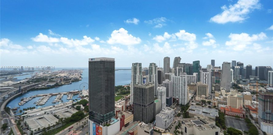 Condominio en Miami, Florida, 1 dormitorio  № 1863676