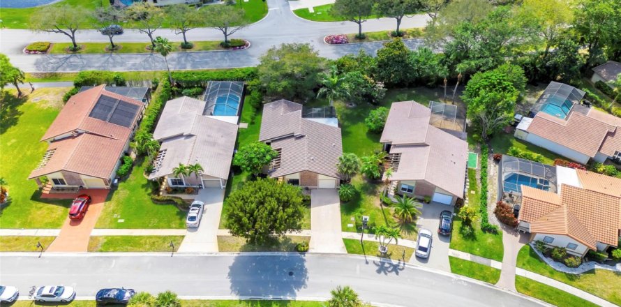 House in Boca Raton, Florida 3 bedrooms, 134.89 sq.m. № 1038057