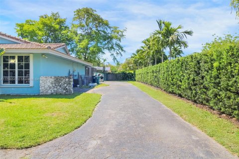 Casa en venta en Palmetto Bay, Florida, 5 dormitorios, 225.57 m2 № 1712277 - foto 2