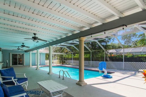 Casa en venta en Palmetto Bay, Florida, 5 dormitorios, 225.57 m2 № 1712277 - foto 4