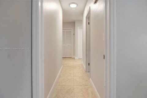 Casa en venta en Palmetto Bay, Florida, 5 dormitorios, 225.57 m2 № 1712277 - foto 7