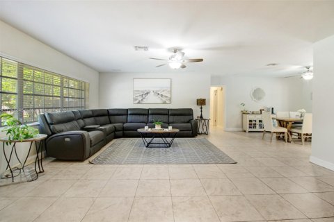 Casa en venta en Palmetto Bay, Florida, 5 dormitorios, 225.57 m2 № 1712277 - foto 5