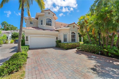 House in Sunny Isles Beach, Florida 5 bedrooms, 342.44 sq.m. № 2343717