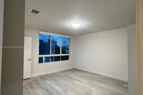 Condominio en alquiler en Miami, Florida, 2 dormitorios, 122.82 m2 № 1956491 - foto 13