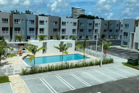 Condominio en alquiler en Miami, Florida, 2 dormitorios, 122.82 m2 № 1956491 - foto 3