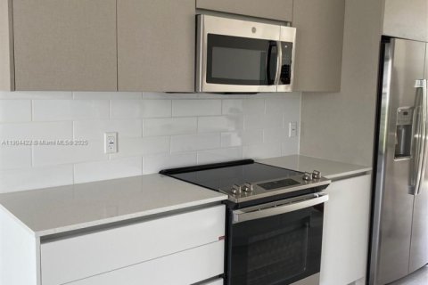 Condominio en alquiler en Miami, Florida, 2 dormitorios, 122.82 m2 № 1956491 - foto 6