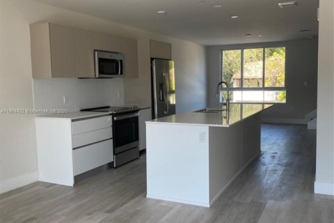 Condominio en alquiler en Miami, Florida, 2 dormitorios, 122.82 m2 № 1956491 - foto 4