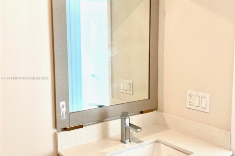 Condominio en alquiler en Miami, Florida, 2 dormitorios, 122.82 m2 № 1956491 - foto 8