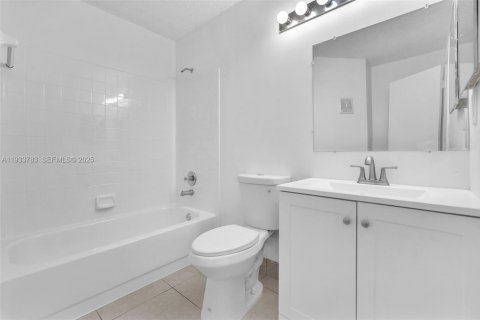 Copropriété à vendre à Coconut Creek, Floride: 2 chambres, 90.58 m2 № 1992534 - photo 19