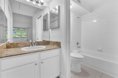 Copropriété à vendre à Coconut Creek, Floride: 2 chambres, 90.58 m2 № 1992534 - photo 17