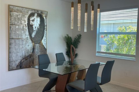 House in Venice, Florida 4 bedrooms, 189.06 sq.m. № 2166501 - photo 7