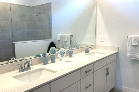 House in Venice, Florida 4 bedrooms, 189.06 sq.m. № 2166501 - photo 16