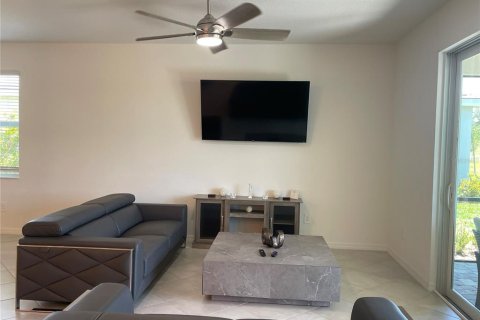 House in Venice, Florida 4 bedrooms, 189.06 sq.m. № 2166501 - photo 9