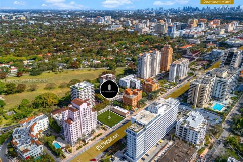 Commercial property in Coral Gables, Florida № 2026002