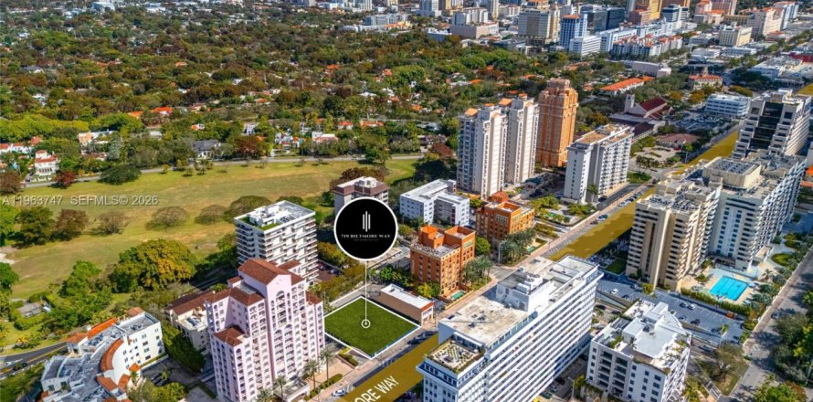 Commercial property in Coral Gables, Florida № 2026002