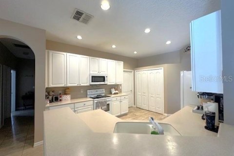 House in Apopka, Florida 4 bedrooms, 234.58 sq.m. № 1760345 - photo 13
