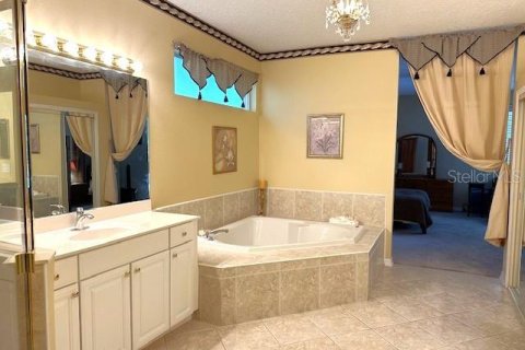 House in Apopka, Florida 4 bedrooms, 234.58 sq.m. № 1760345 - photo 19