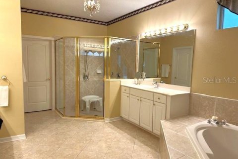 House in Apopka, Florida 4 bedrooms, 234.58 sq.m. № 1760345 - photo 18