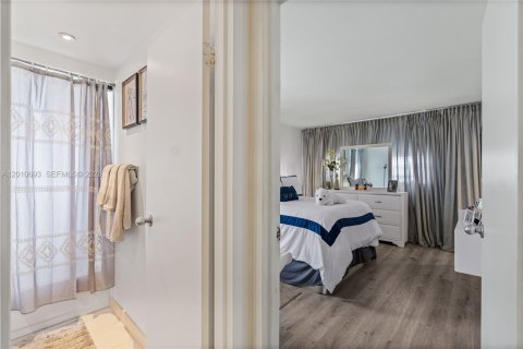 Condo in Lauderdale Lakes, Florida, 2 bedrooms  № 2076637 - photo 7