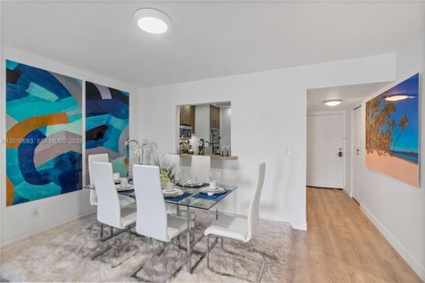 Condo in Lauderdale Lakes, Florida, 2 bedrooms  № 2076637 - photo 12