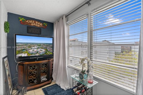 Condo in Lauderdale Lakes, Florida, 2 bedrooms  № 2076637 - photo 8
