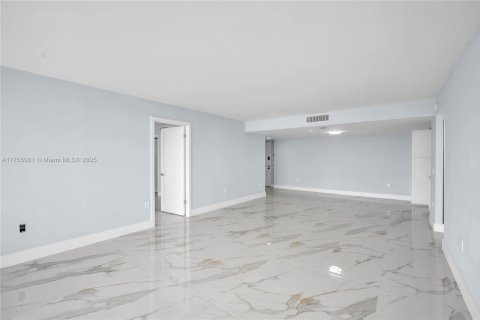Condo in West Palm Beach, Florida, 2 bedrooms  № 1860633 - photo 8