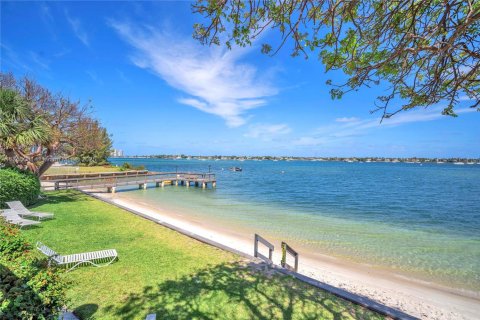 Condo in West Palm Beach, Florida, 2 bedrooms  № 1860633 - photo 27