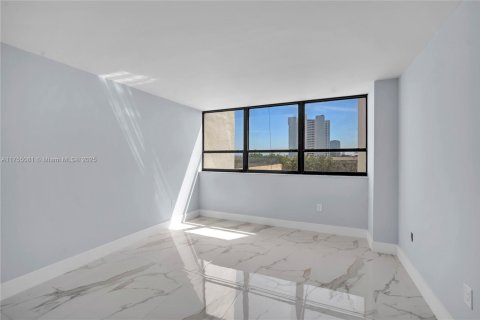 Condo in West Palm Beach, Florida, 2 bedrooms  № 1860633 - photo 19