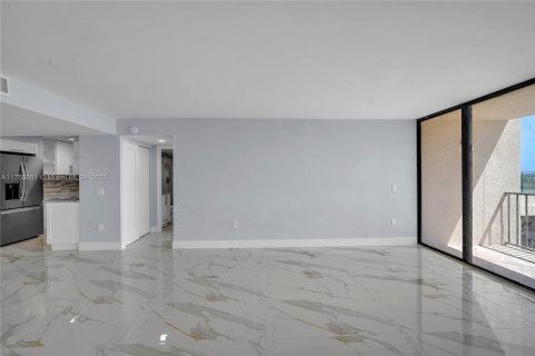 Condo in West Palm Beach, Florida, 2 bedrooms  № 1860633 - photo 6