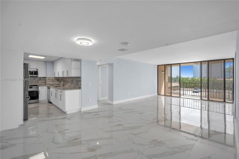 Condo in West Palm Beach, Florida, 2 bedrooms  № 1860633 - photo 10