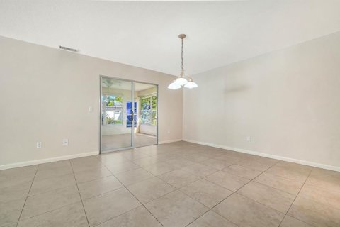 House in Sarasota, Florida 2 bedrooms, 123.75 sq.m. № 2294650 - photo 13