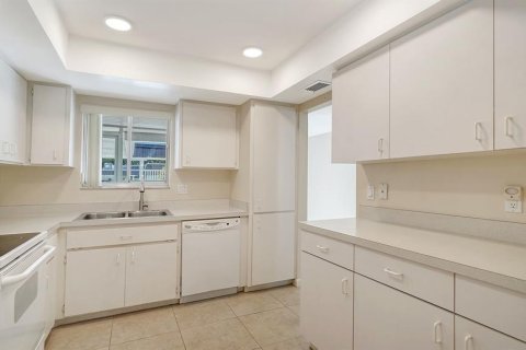 House in Sarasota, Florida 2 bedrooms, 123.75 sq.m. № 2294650 - photo 14
