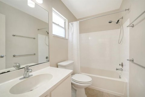 House in Sarasota, Florida 2 bedrooms, 123.75 sq.m. № 2294650 - photo 29
