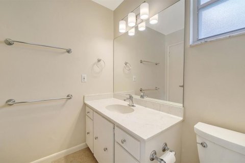 House in Sarasota, Florida 2 bedrooms, 123.75 sq.m. № 2294650 - photo 23