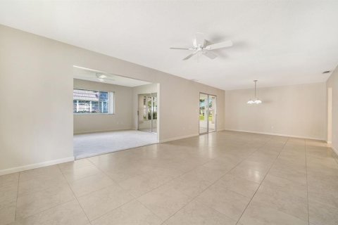 House in Sarasota, Florida 2 bedrooms, 123.75 sq.m. № 2294650 - photo 8
